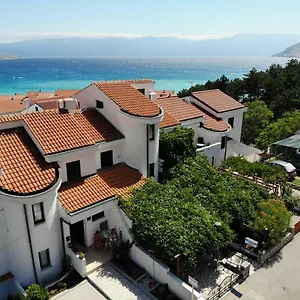 https://apartmani-marko.primorje-gorskikotar.com